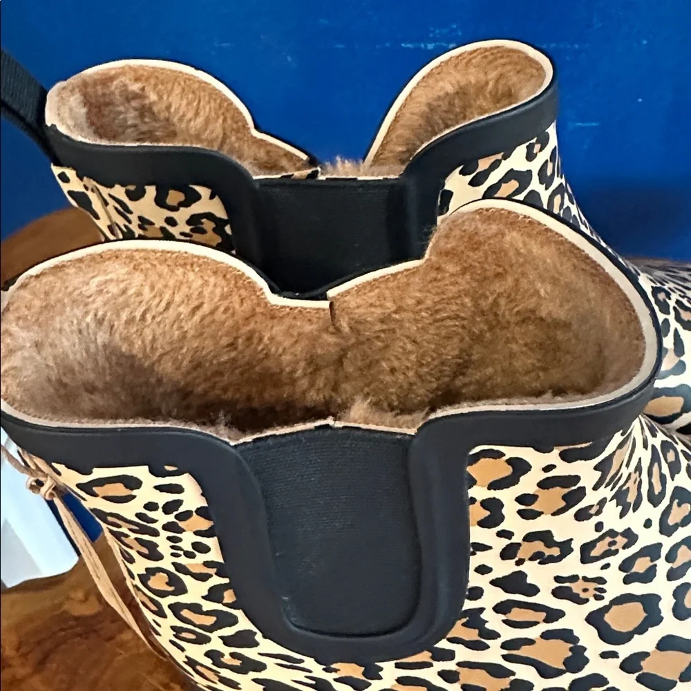 NWT Women’s Chooka Waterproof Chelsea Cheetah Print Fur Lined Rain Bootie Sz 9